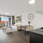 Urban White Oasis In Centre Апартаменты *