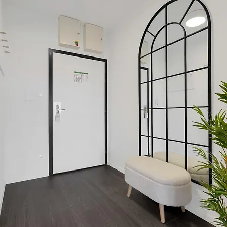 Urban White Oasis In Centre * ברטיסלאבה