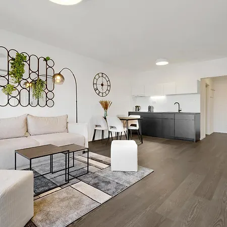 Apartment Urban White Oasis In Centre Pressburg