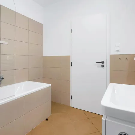 Urban White Oasis In Centre דירה *