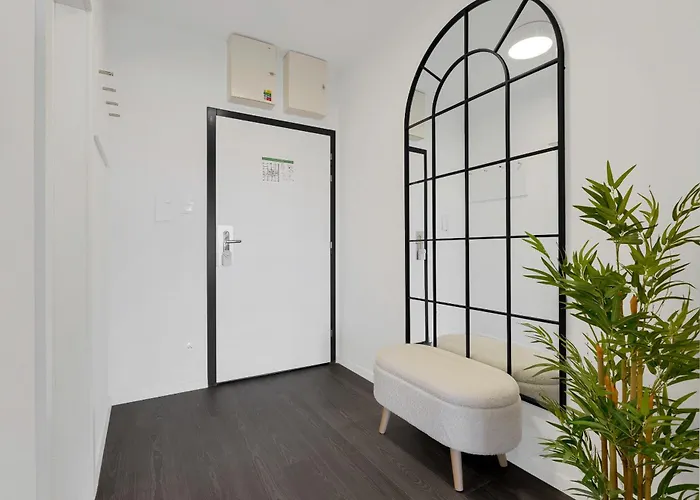 Urban White Oasis In Centre * براتسيلافا