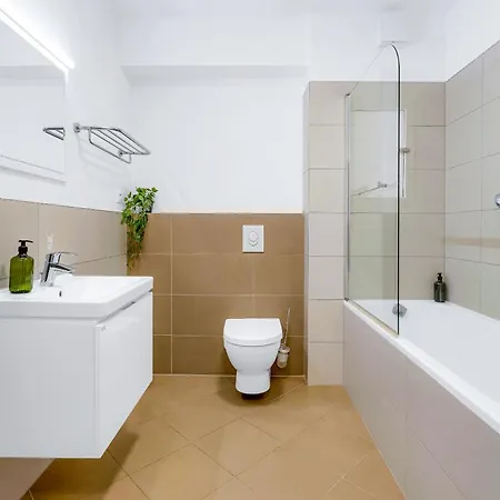 Urban White Oasis In Centre Apartamento
